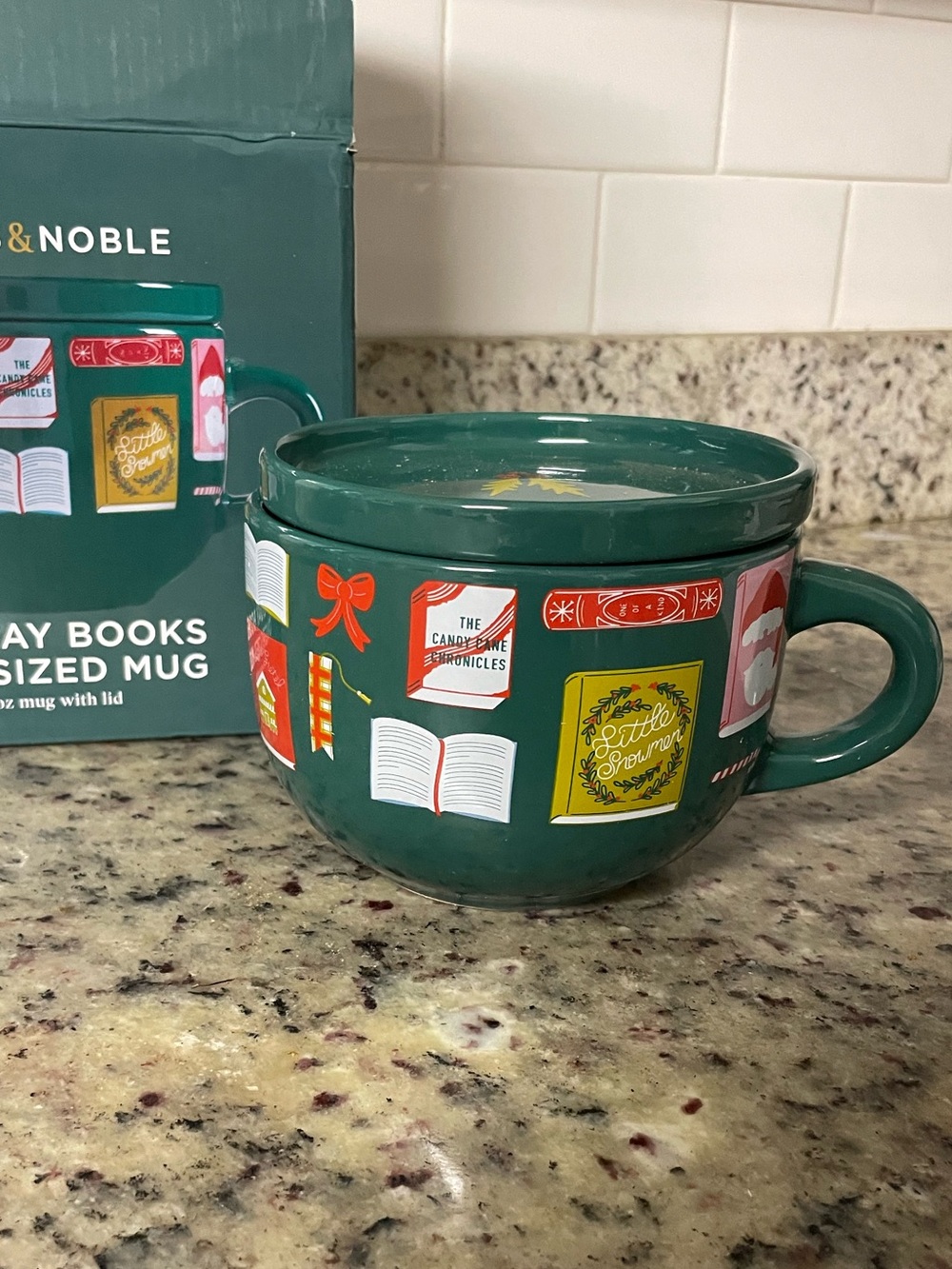Barnes & Noble Green Holiday Book Stack Soup XL Mug bowl with Lid gift